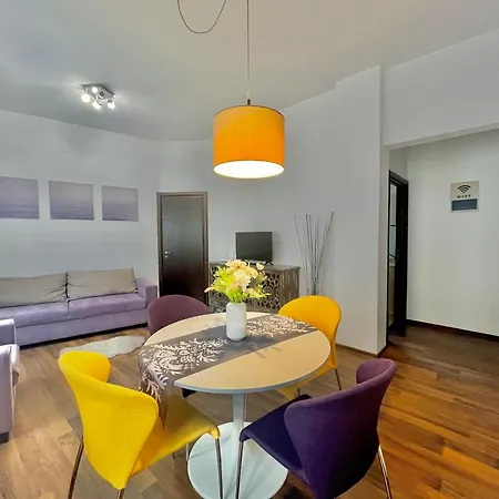 Vibrant Victoriei Apartment Bucharest