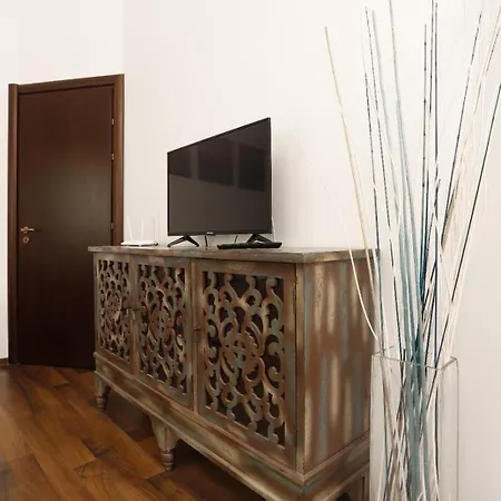 Vibrant Victoriei Apartment Bucharest